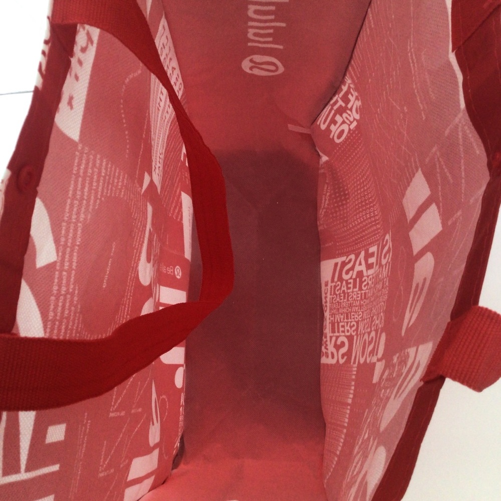 LULULEMON LARGE MANIFESTO RED AND WHITE TOTE BE ALL IN - Picture 5 of 9